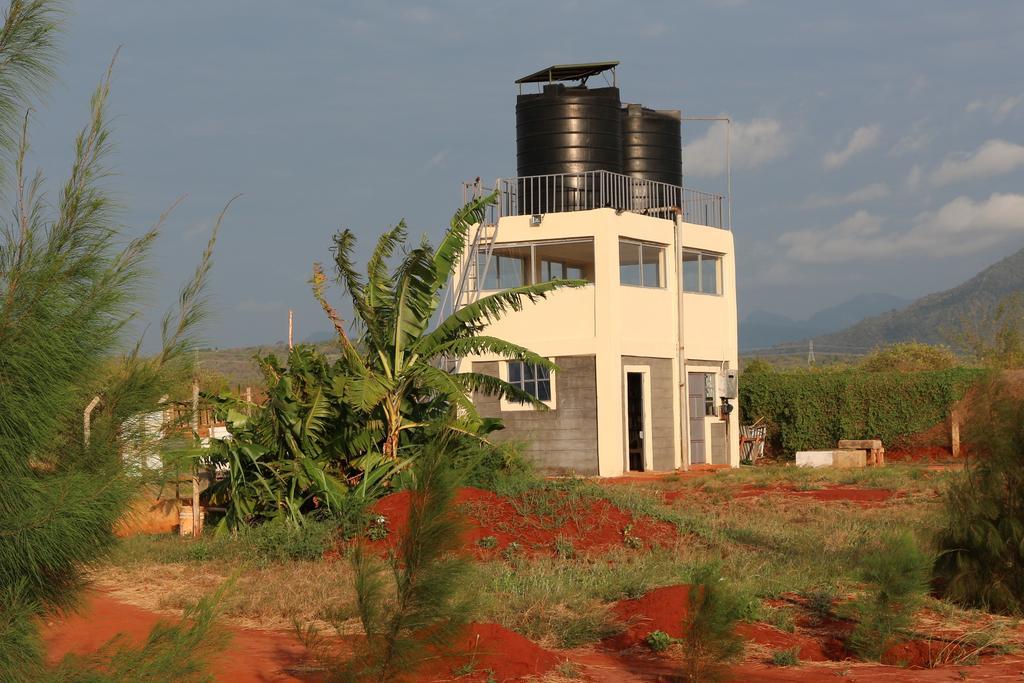 Voi Lutheran Guesthouse Exterior foto