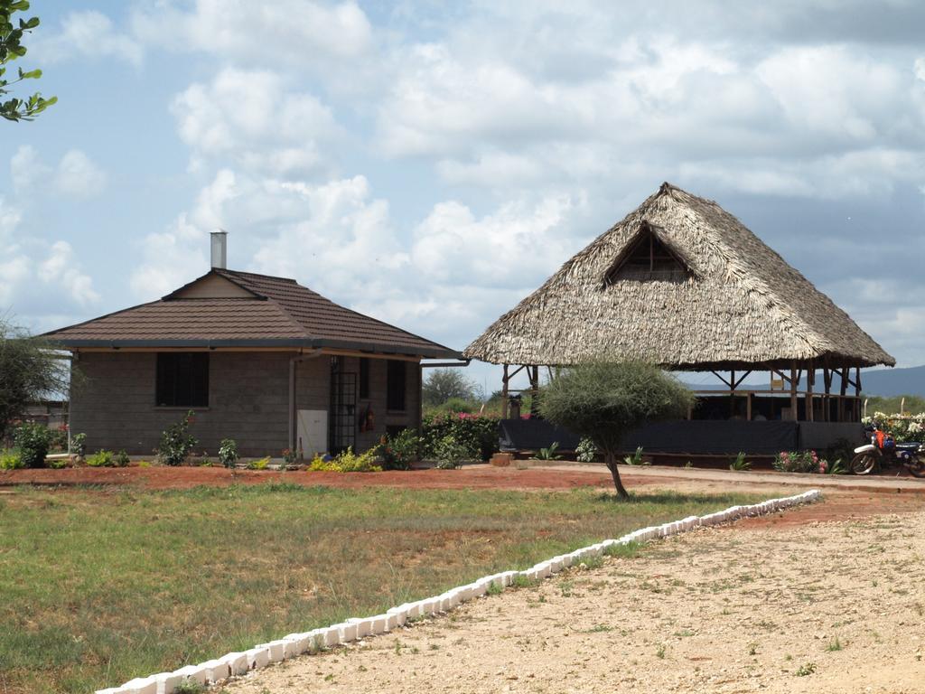 Voi Lutheran Guesthouse Exterior foto