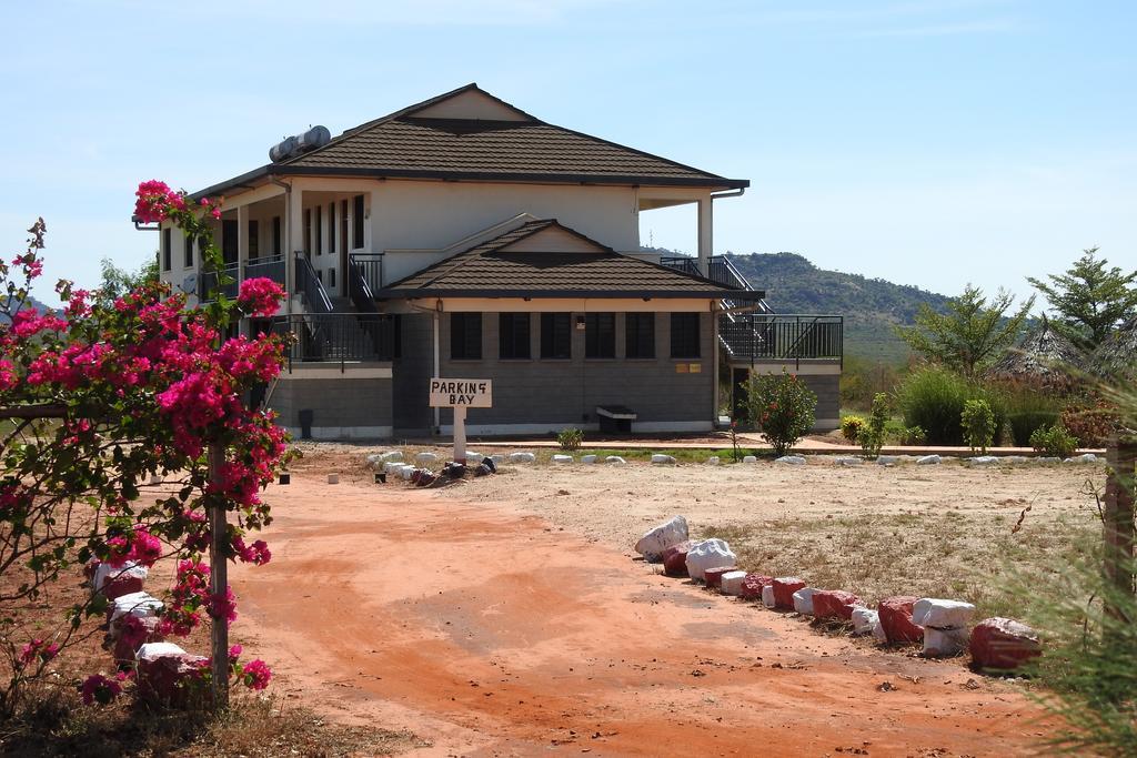 Voi Lutheran Guesthouse Exterior foto