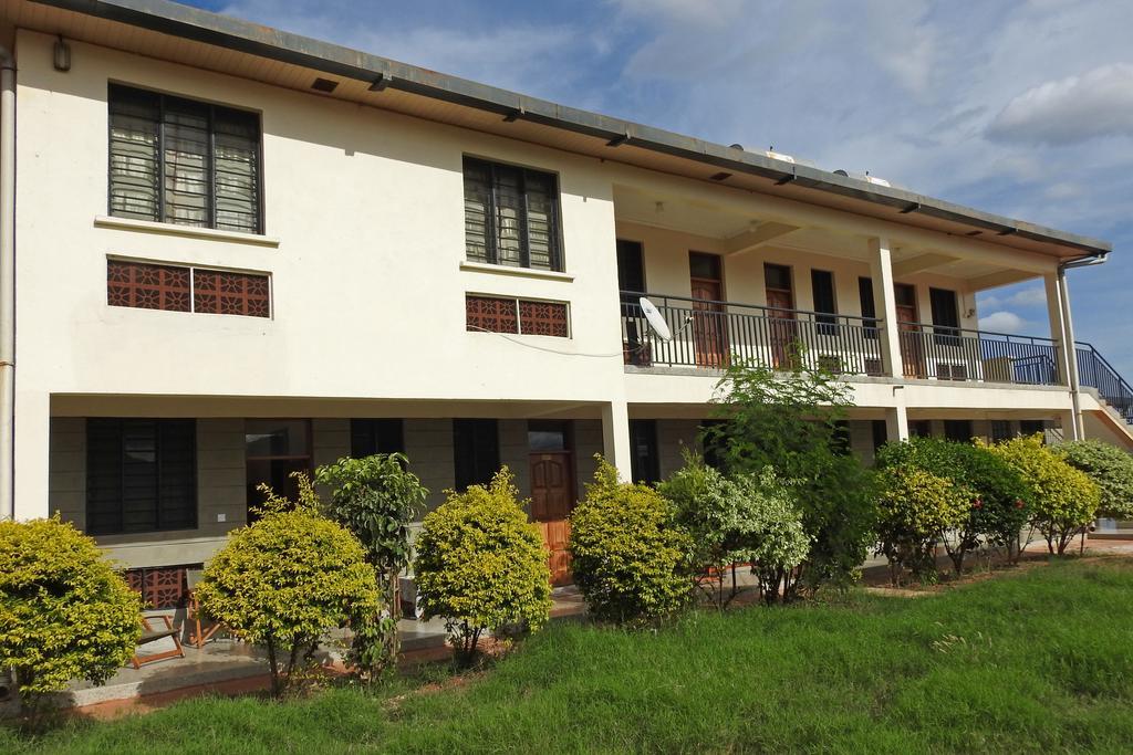 Voi Lutheran Guesthouse Exterior foto