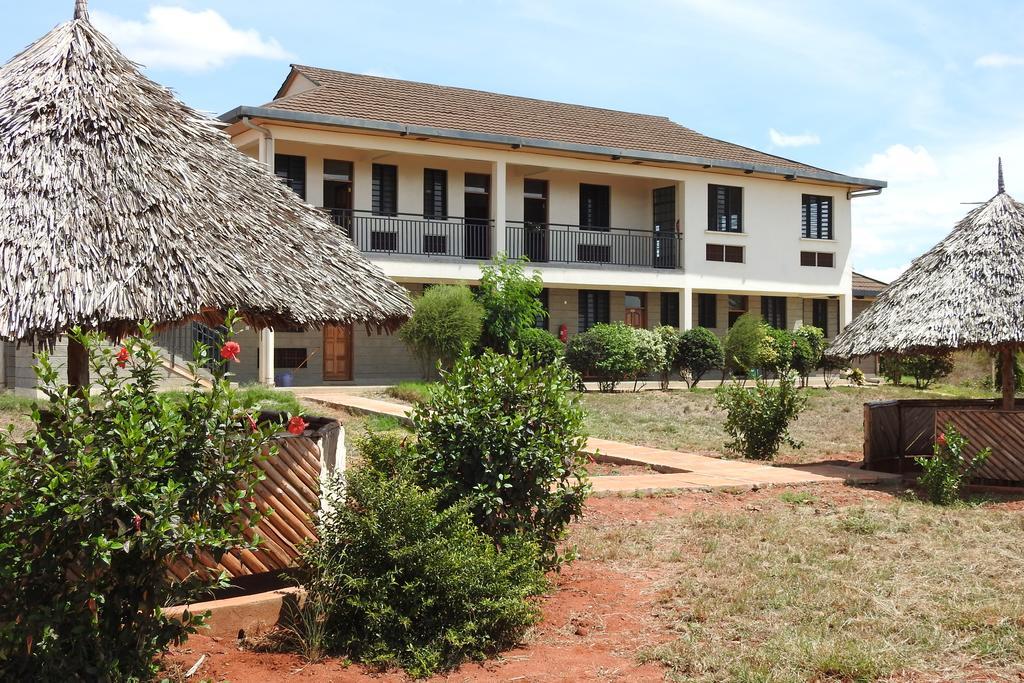 Voi Lutheran Guesthouse Exterior foto